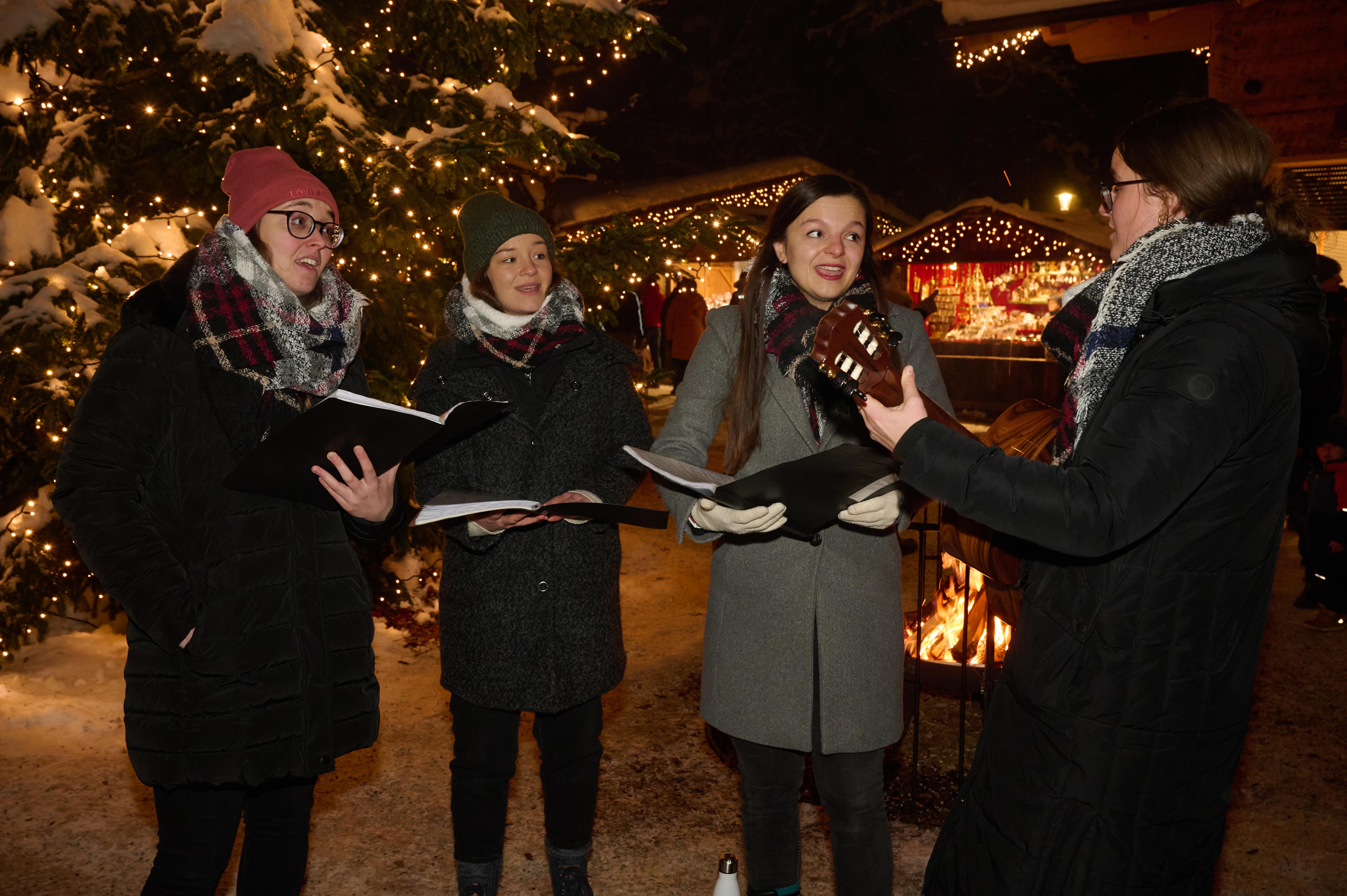 Fünf bekannte Adventlieder im Zillertal