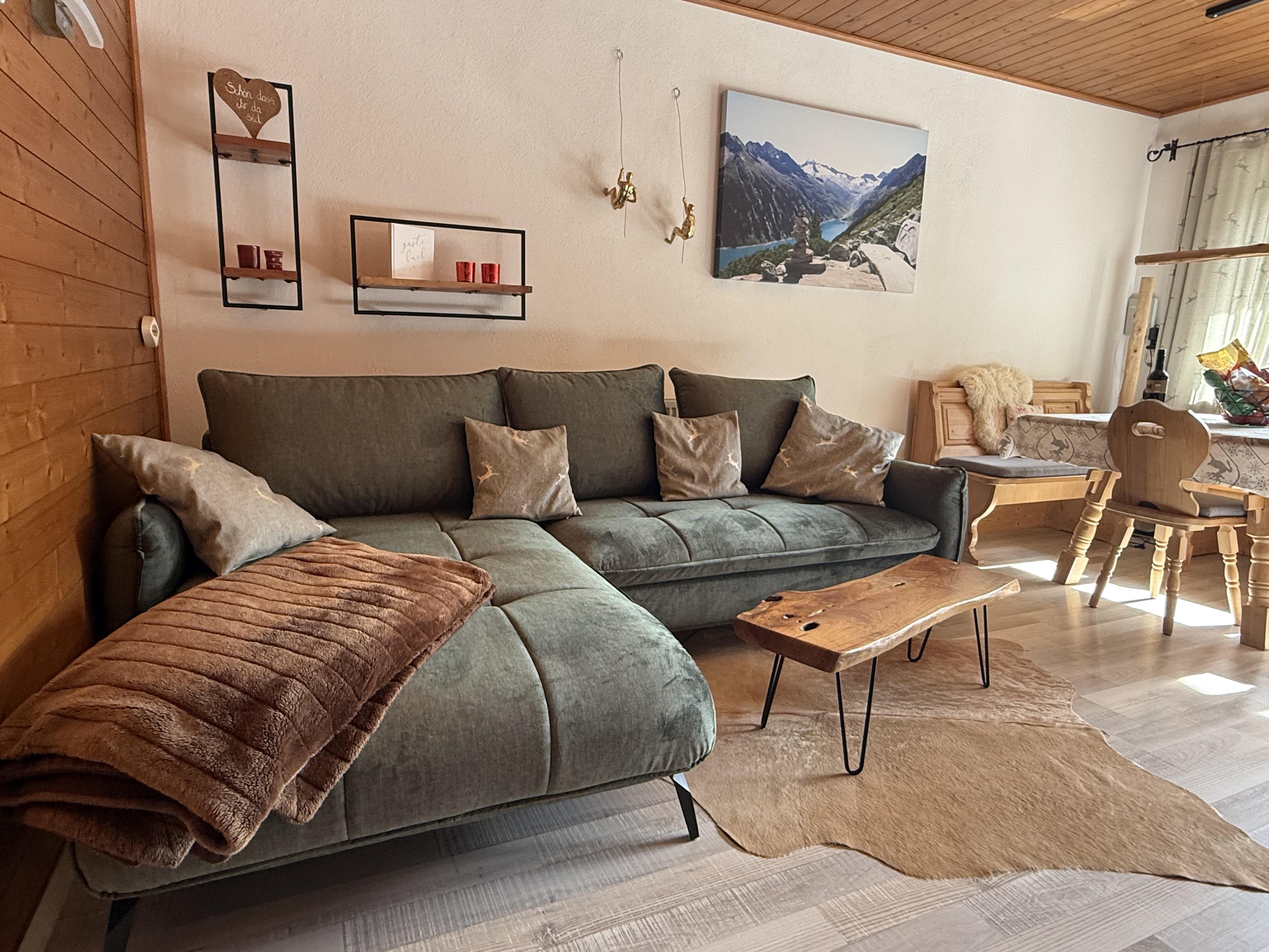 feratel-Das Fex - Wohnzimmer mit neuer, gemütlicher Couch.