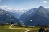 Paragliding and Tandem flights in summer from Penken in Mayrhofen in Zillertal.