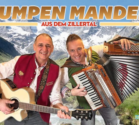 Zwei Männer mit Musikinstrumenten vor Berglandschaft, Titel: die Lumpen Mander aus dem Zillertal.