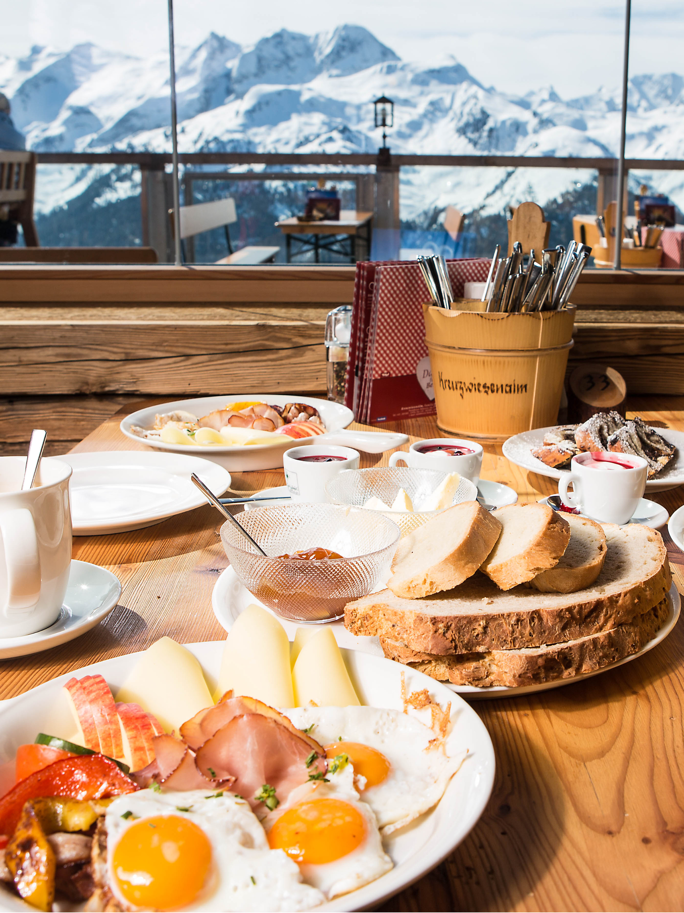 mys-Hüttenfrühstück auf der KreuzwiesenAlm Schmankerlhütte-Hüttenfrühstück