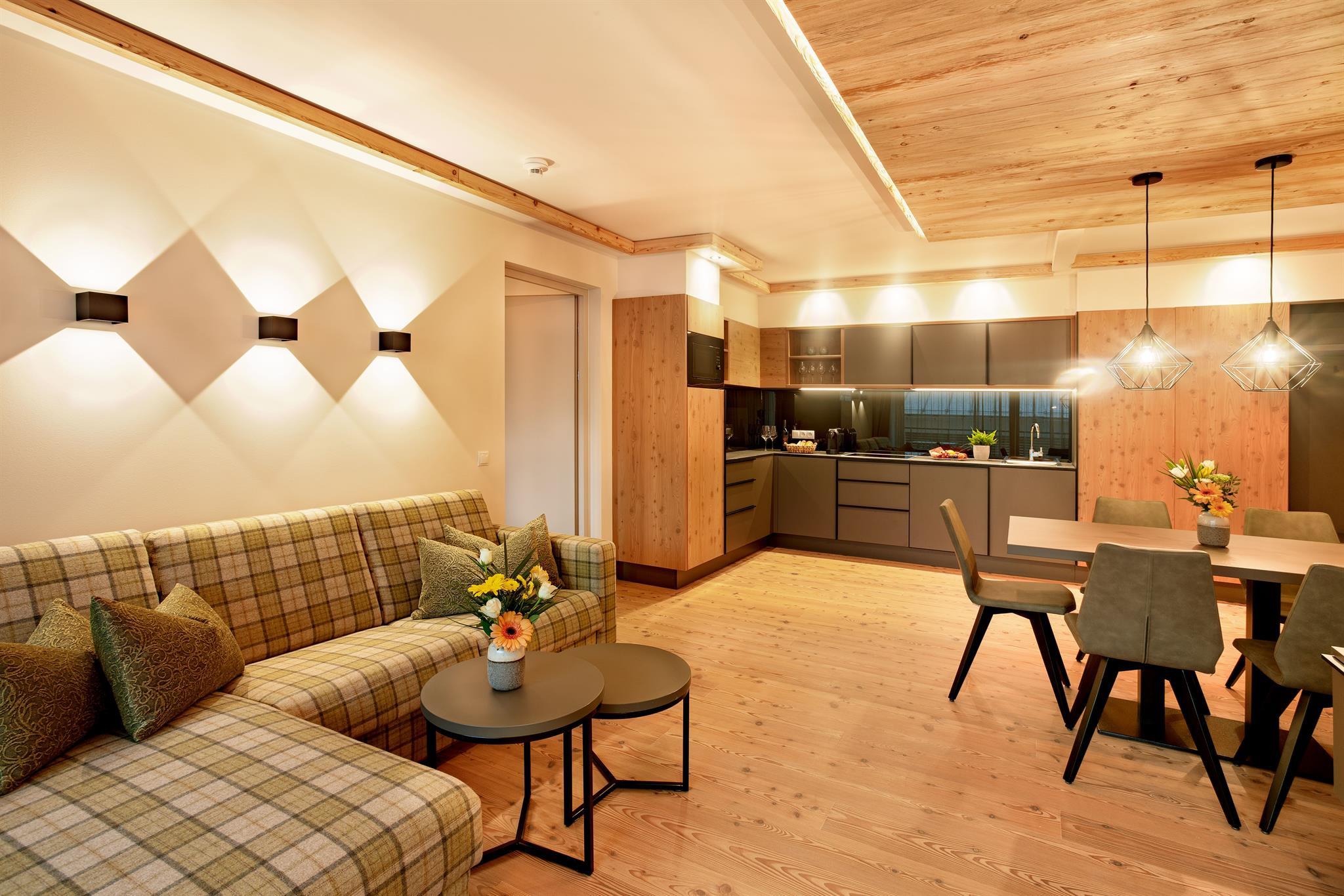 feratel-Alpin Apartments - innen_og1_app12_kueche_ess_wohn_zimmer