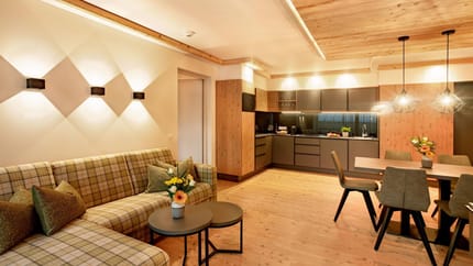 feratel-Alpin Apartments - innen_og1_app12_kueche_ess_wohn_zimmer