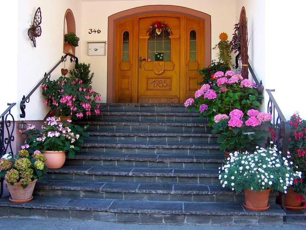 feratel-Harpfner - Hauseingang Sommer