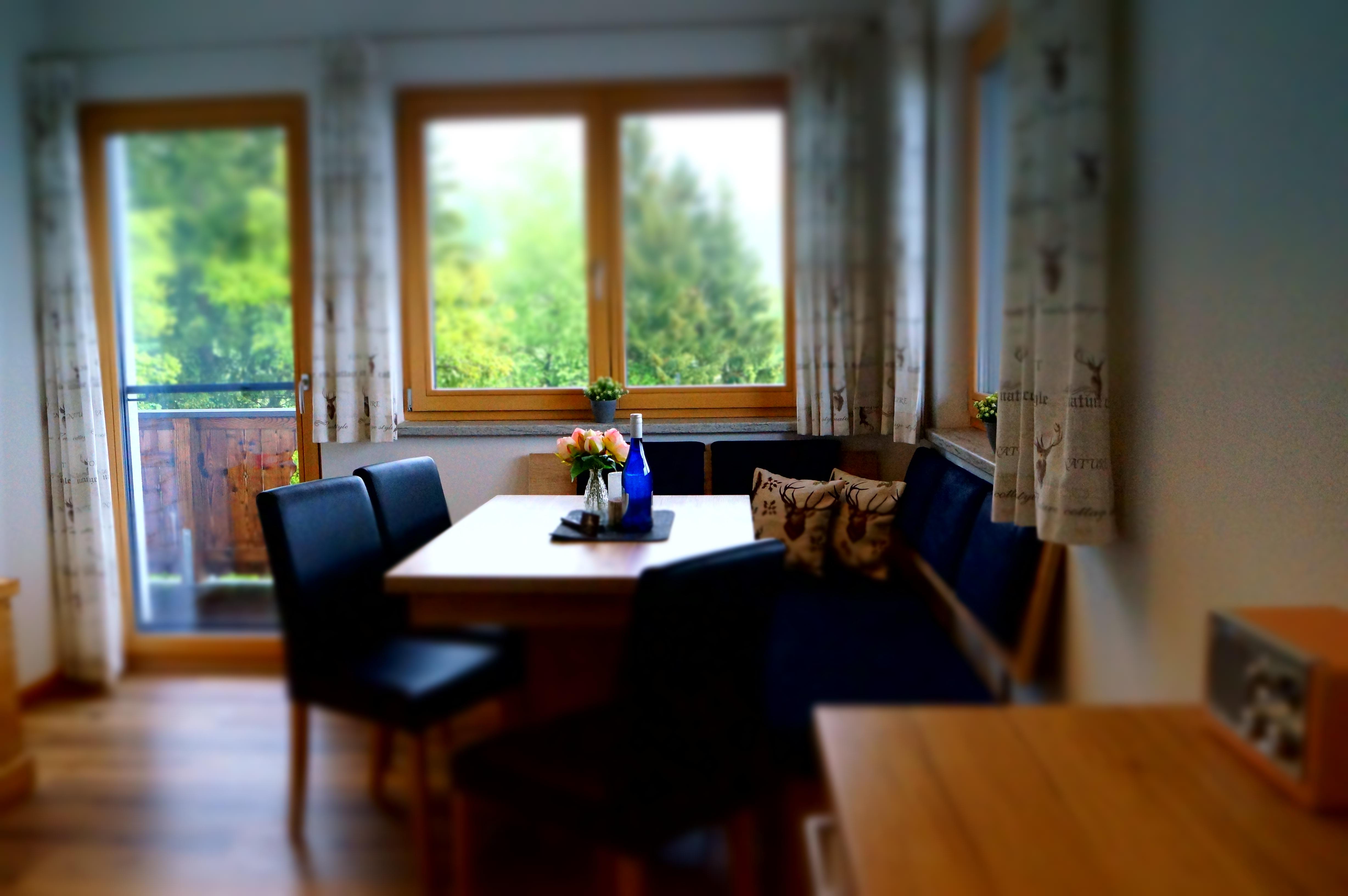 feratel-Ferienwohnung Leo - zillertal_ersteferienregion_Essbereich