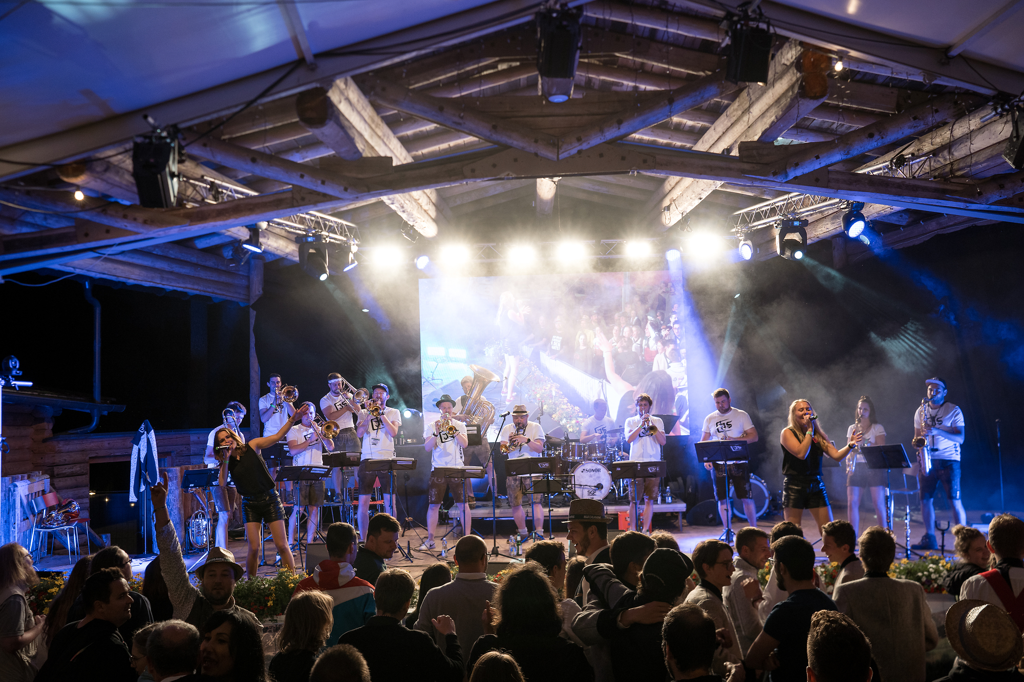 mys-Waldfestplatz-Blechlawine