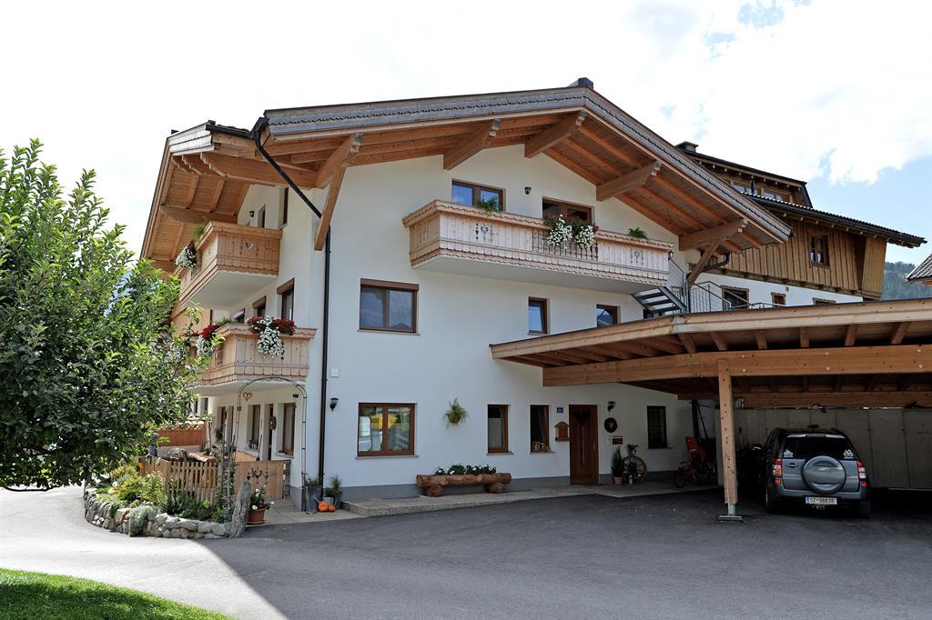 feratel-Ferienwohnungen Talhammerhof - Talhammerhof-Uderns-Dorfstrasse-51-Haus-Sommer1