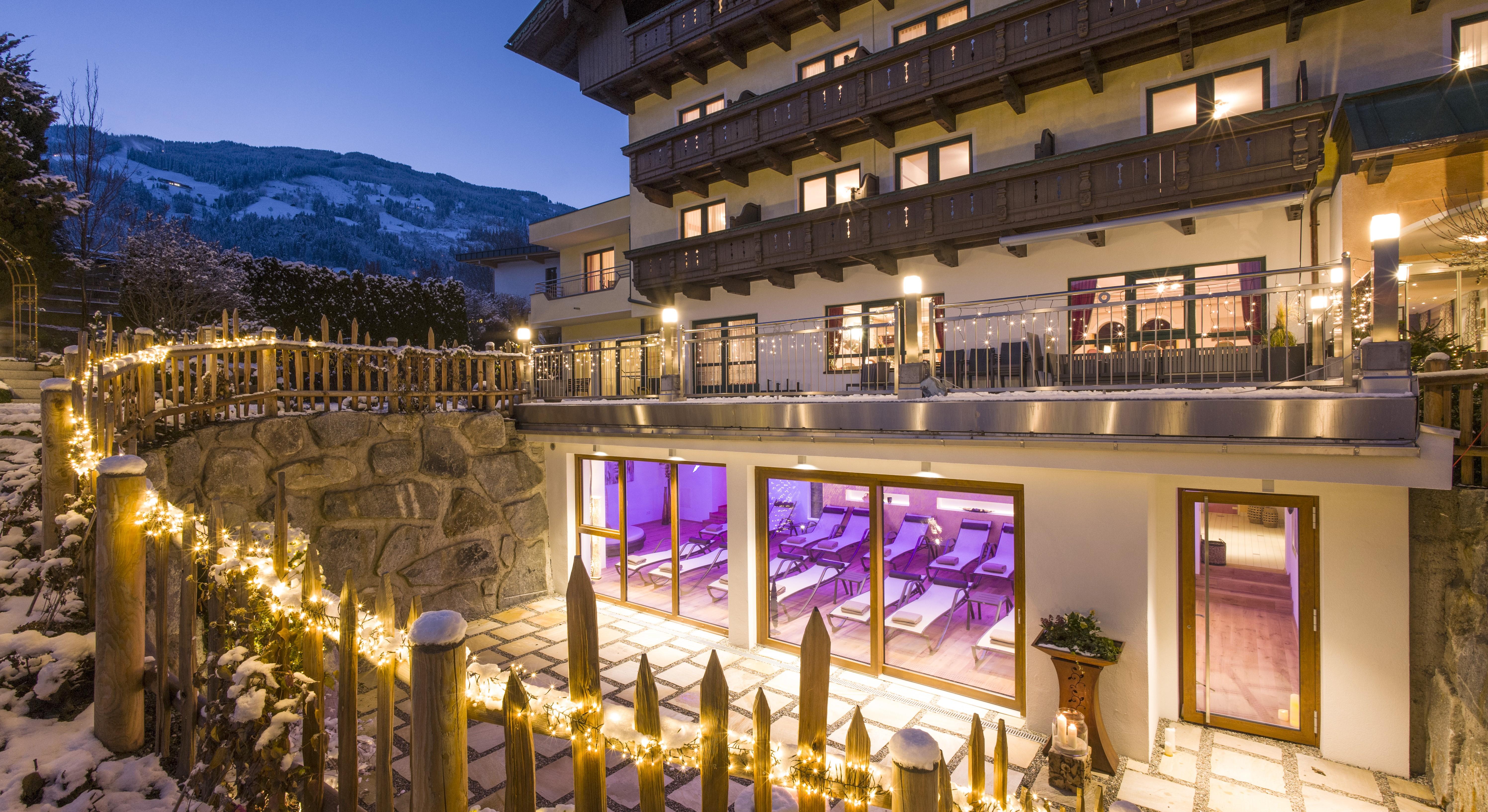 feratel-Hotel Landhaus Zillertal - Landhaus_Zillertal_Pankrazbergstrasse_27_Fuegen_We