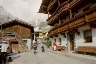 feratel-Ratschenhof Schwendau - Vor_dem_Haus