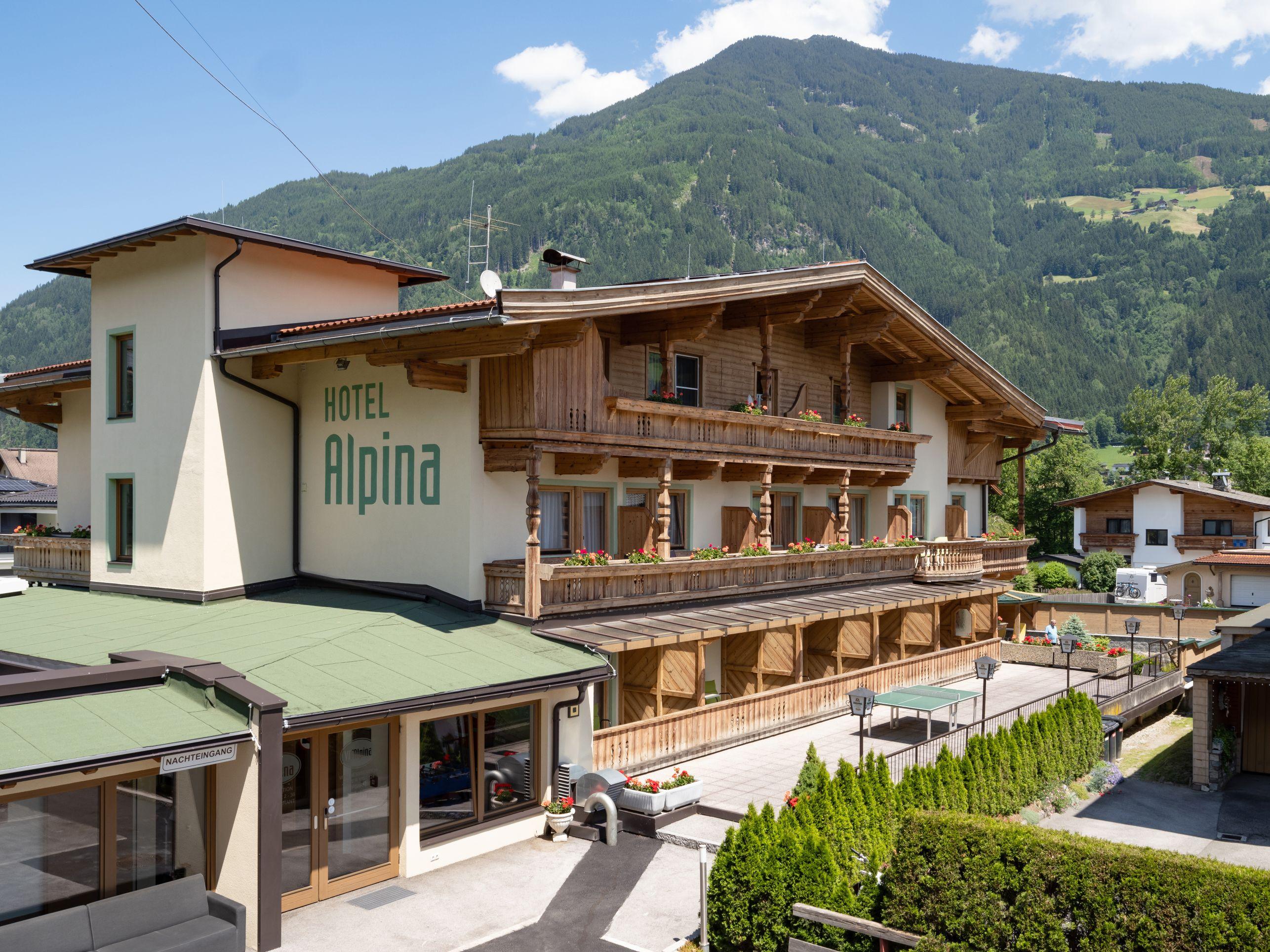 feratel-Hotel Alpina - Hotelansicht