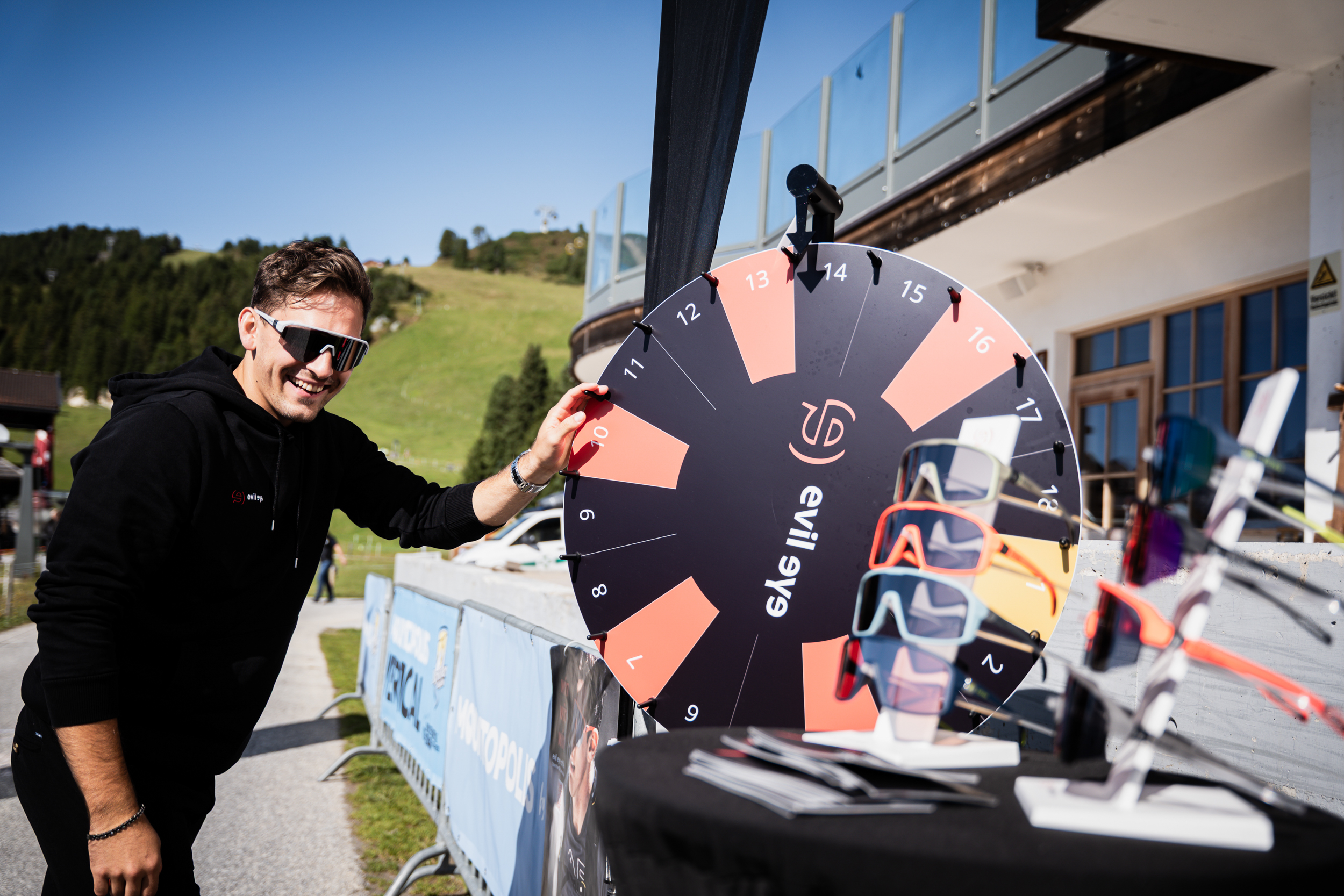 mys-MOUNTOPOLIS VERTICAL-Ultraks FanZone