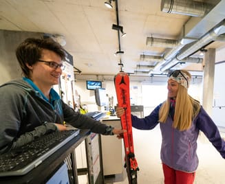 Skiverleih Mayrhofen-Hippach – kompetente Beratung und professionelle Skiausrüstungsausgabe für Wintersportler im Zillertal.