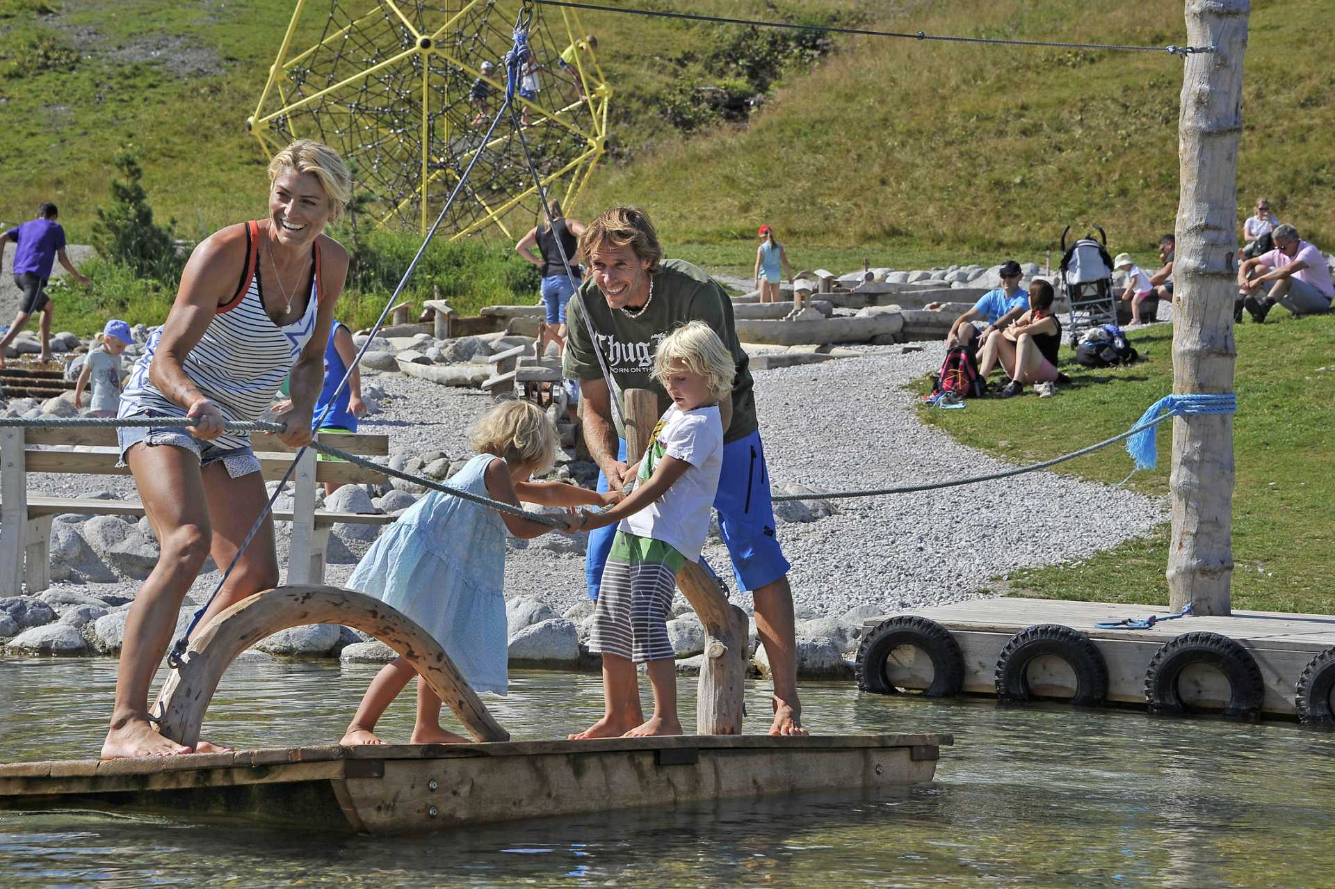 Wasserpark mit Floß am Spieljoch