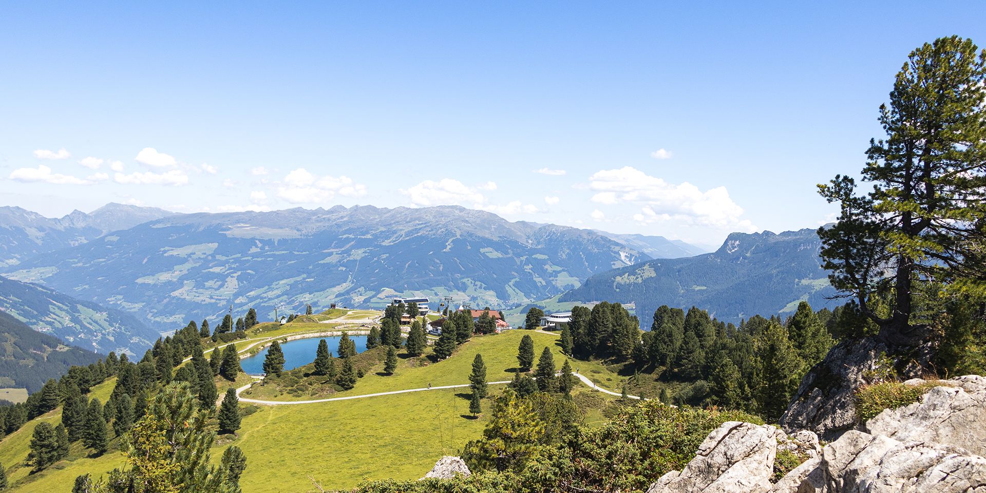 Wunderschöner Ausblick über den Penken in Mayrhofen im Zillertal im Sommer