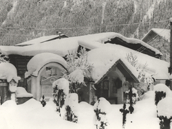 mhf-alter-friedhof-winter-foto-archiv-marktgemeinde-mayrhofen.jpg