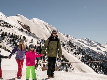 mhf-winter-walking-ahorn-family-foto-dominic-ebenbichler ©Dominic Ebenbichler