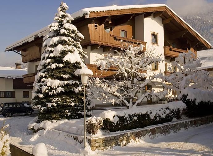 feratel-Haus Alpenrose - Alpenrose & Tristnerblick - 03_Haus-Winter