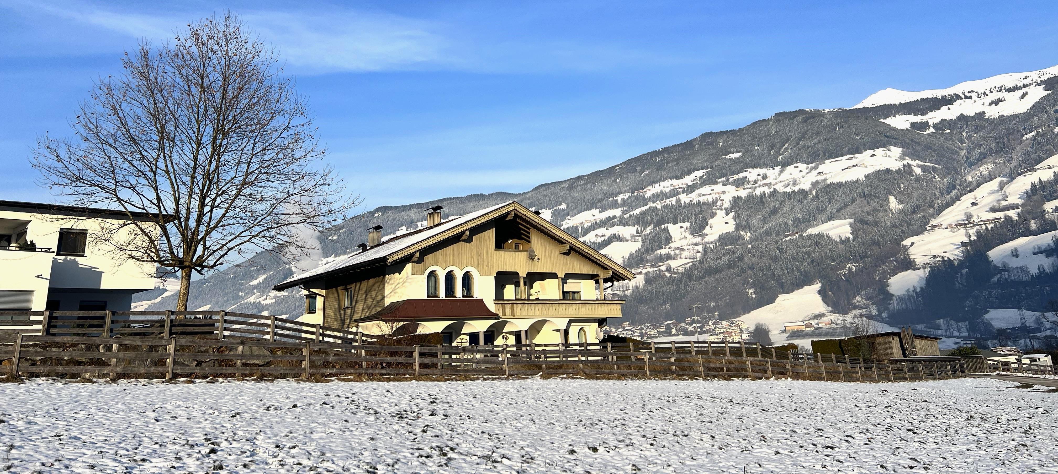 feratel-145m2Ferienwohnung Haas - ZIllertal-Susanne Haas-Hausansicht-Winter_