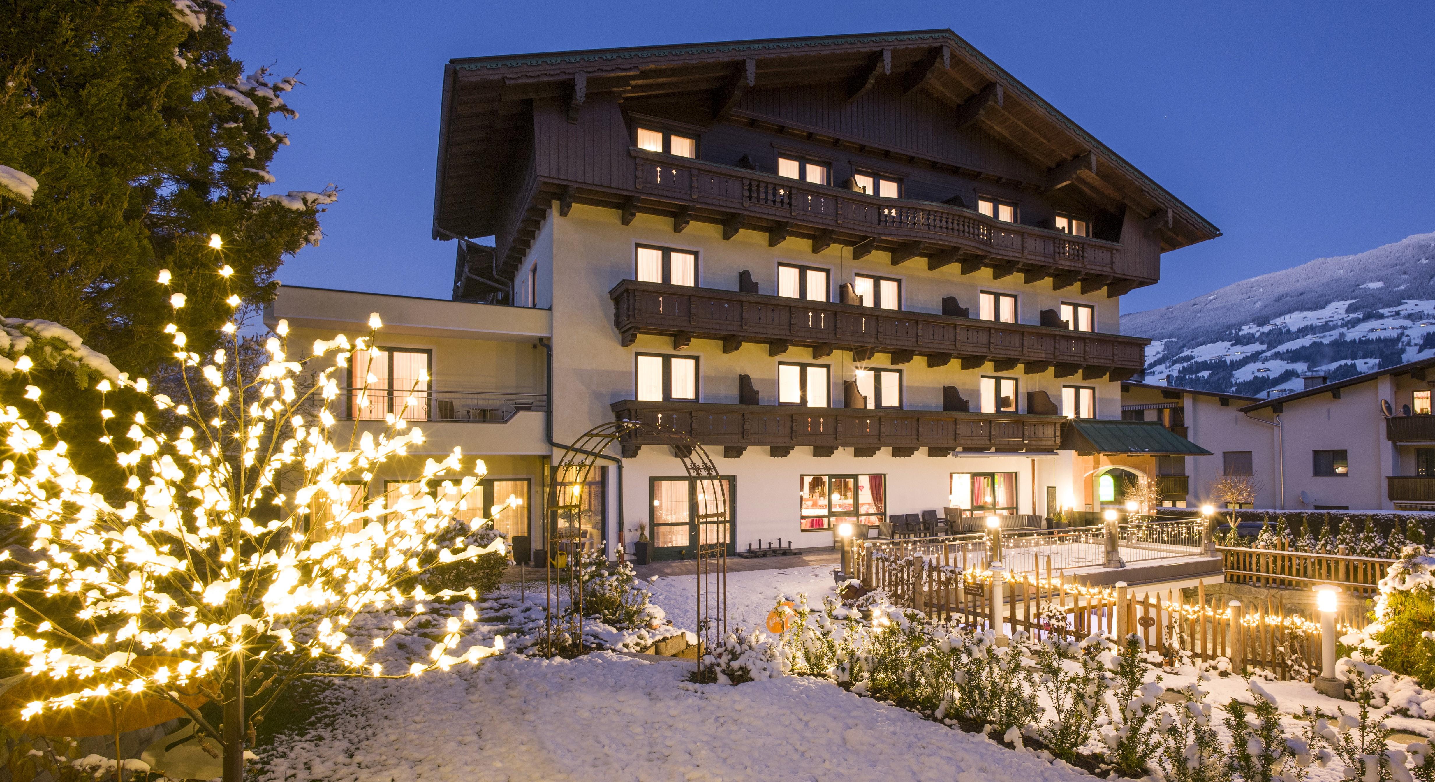 feratel-Hotel Landhaus Zillertal - Landhaus_Zillertal_Pankrazbergstrasse_27_Fuegen_Ha