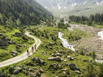 mhf-sommer-gefuehrte-biketour-foto-w9-studios ©Lorenz Seiwald