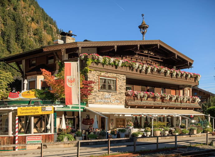 feratel-Apparthotel Landhaus Carla - _A9A1834_LandhausCarla_BlumenSommer070924_becknaph