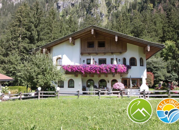 feratel-Vronis Waldhaus - Adults only - Hausbild-mit-Logos-quer