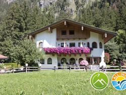 feratel-Vronis Waldhaus - Adults only - Hausbild-mit-Logos-quer