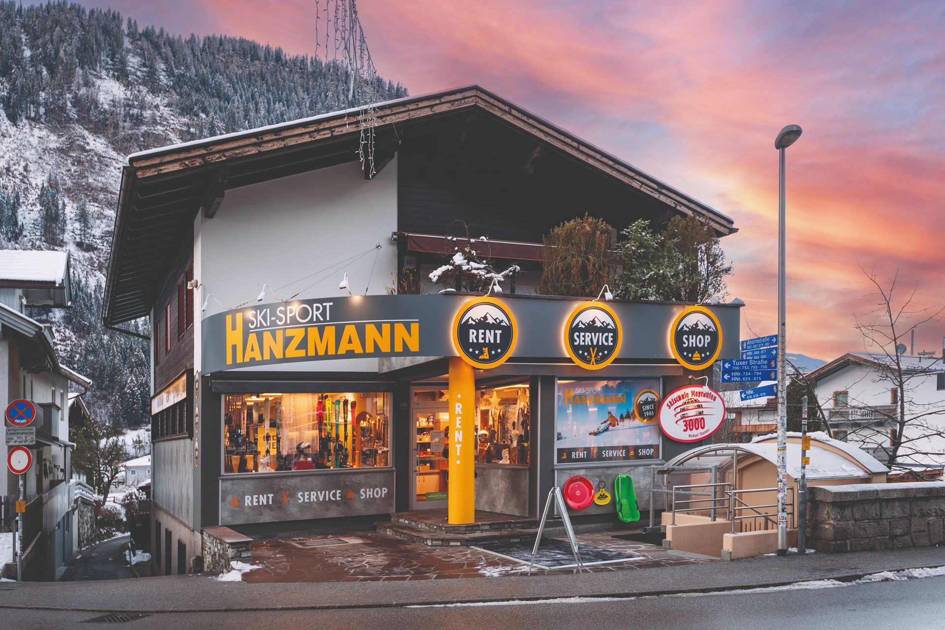 Das Gebäude des Ski-Sport Hanzmann in der Tuxerstraße