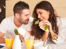 mayrhofen-zimmer fruehstueck-paar-hotel-archiv-tvb-mayrhofen © Archiv TVB Mayrhofen