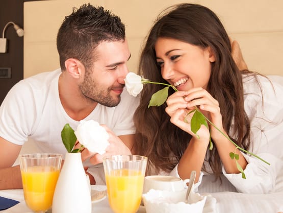 mayrhofen-zimmer fruehstueck-paar-hotel-archiv-tvb-mayrhofen © Archiv TVB Mayrhofen