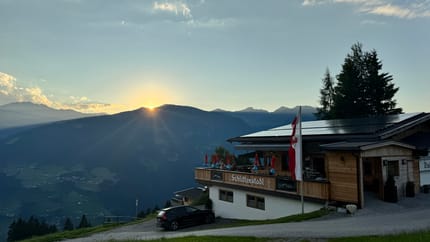 Schlittenstadl mit Sonnenuntergang
