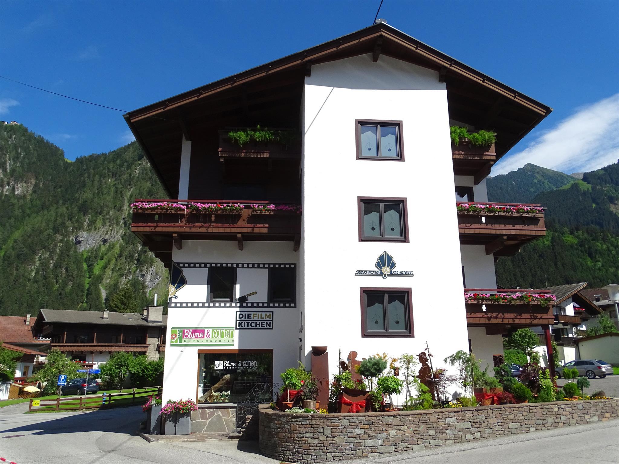 feratel-Appartements Sandhofer - Appartementhaus Mayrhofen im Sommer