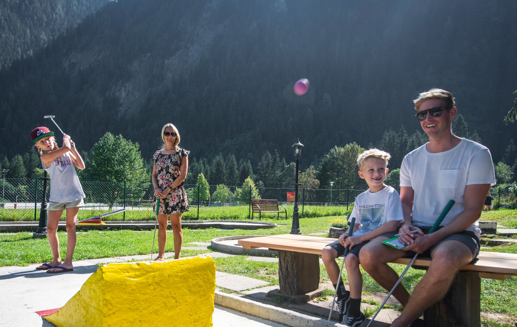Family playing mini golf in Mayrhofen