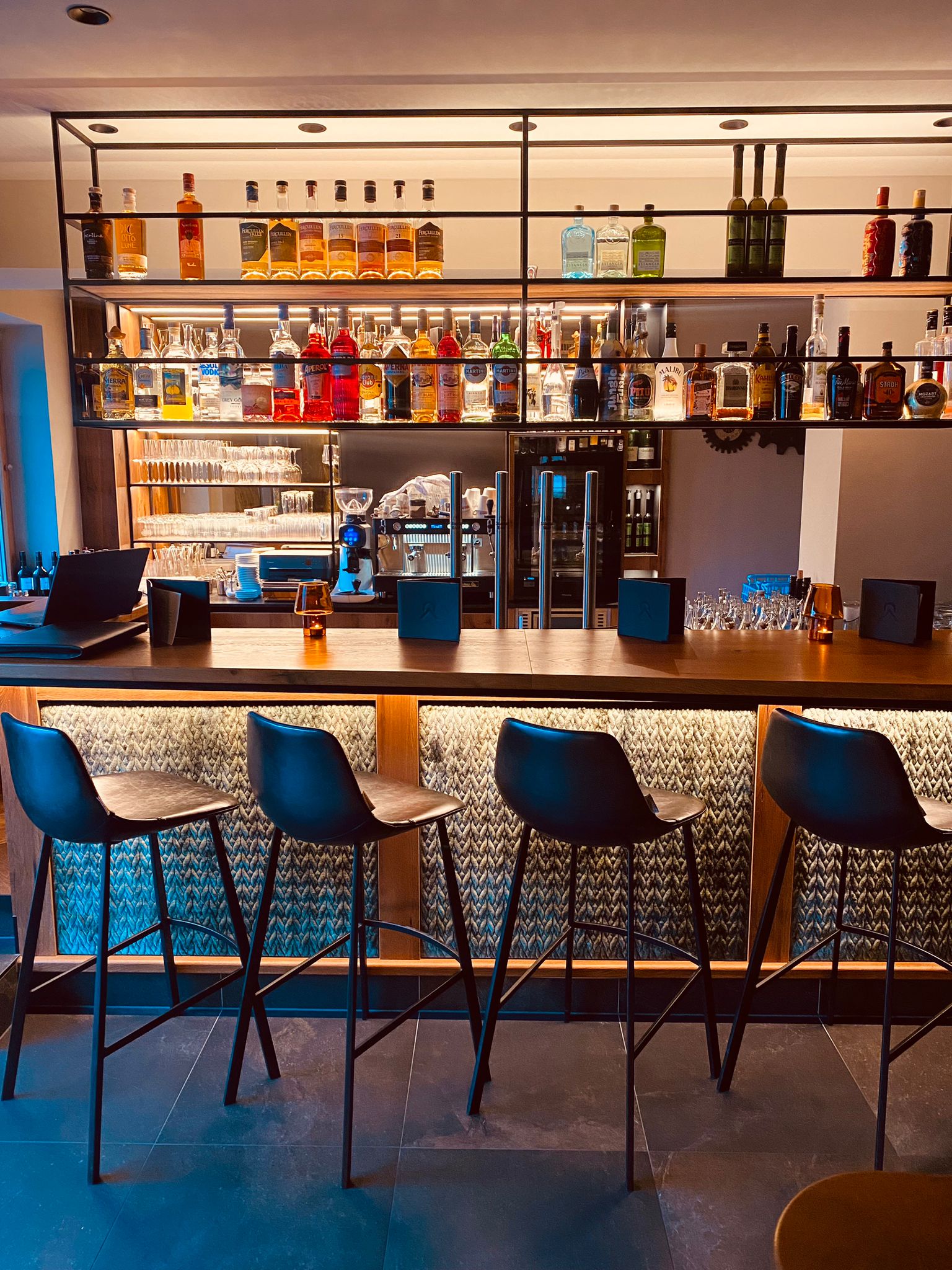 mys-Bar Restaurant Luma-Luma Bar