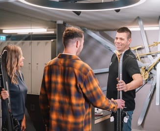 Skiverleih im Zillertal – kompetente Beratung und professionelle Skiausrüstungsausgabe für Wintersportler in Mayrhofen-Hippach.