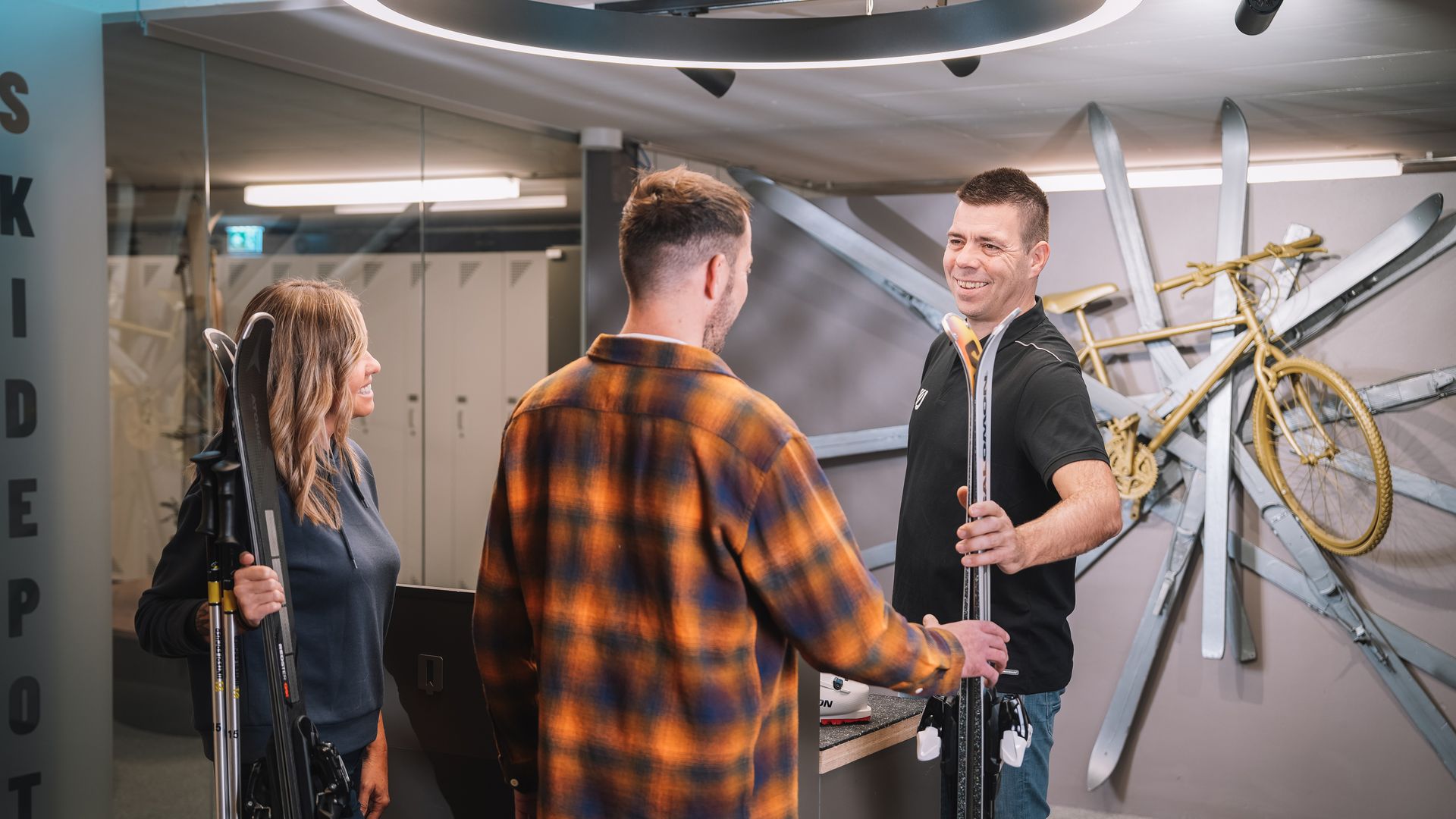 Skiverleih im Zillertal – kompetente Beratung und professionelle Skiausrüstungsausgabe für Wintersportler in Mayrhofen-Hippach.