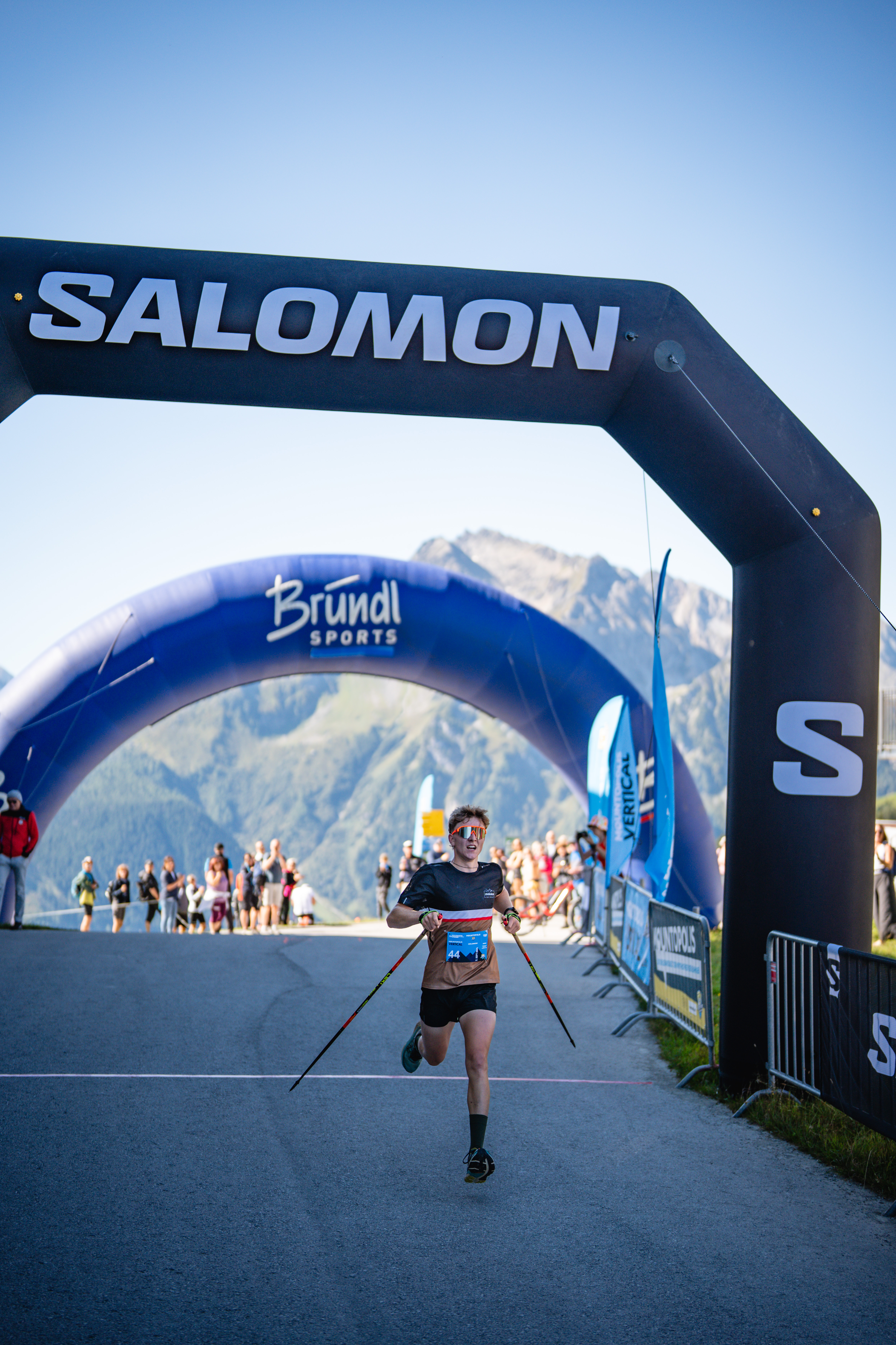 mys-MOUNTOPOLIS VERTICAL-Läufer im Finish