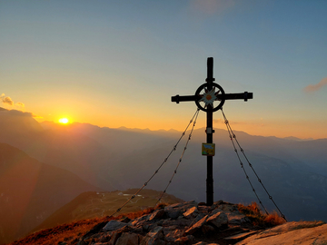 mys-SONNENUNTERGANGSGONDEL AHORN-Filzenkogel bei Sonnenuntergang