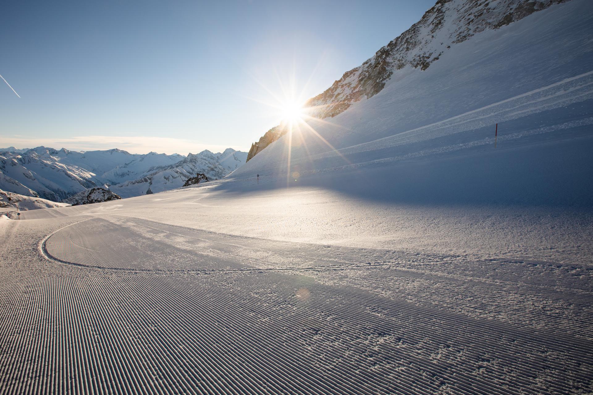 unberührte Pisten beim Early Bird Skiing am Hintertuxer Gletscher
