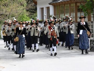 mys-Platzkonzert der BMK Ginzling beim Steinbockmarsch Gelände-csm_BMK-Ginzli_a7d989806b2857cb4b845ffc74521b3a_76a9b9238f.jpg Bundesmusikkapelle Ginzling