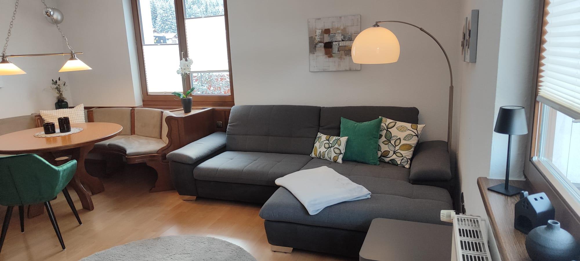 feratel-Ferienwohnung Hafner - Wohnzimmer Couch