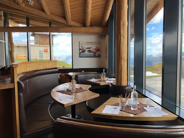 mys-Exclusive wine tastings at the Schneekarhütte-Winetasting