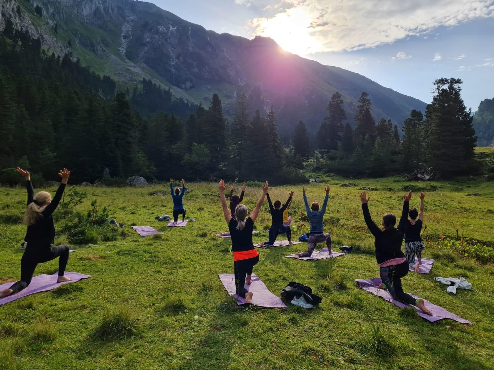mys-AlmYoga GrawandTag mit Bianca Moser auf der Grawandhütte-Yoga auf der Grawandhütte