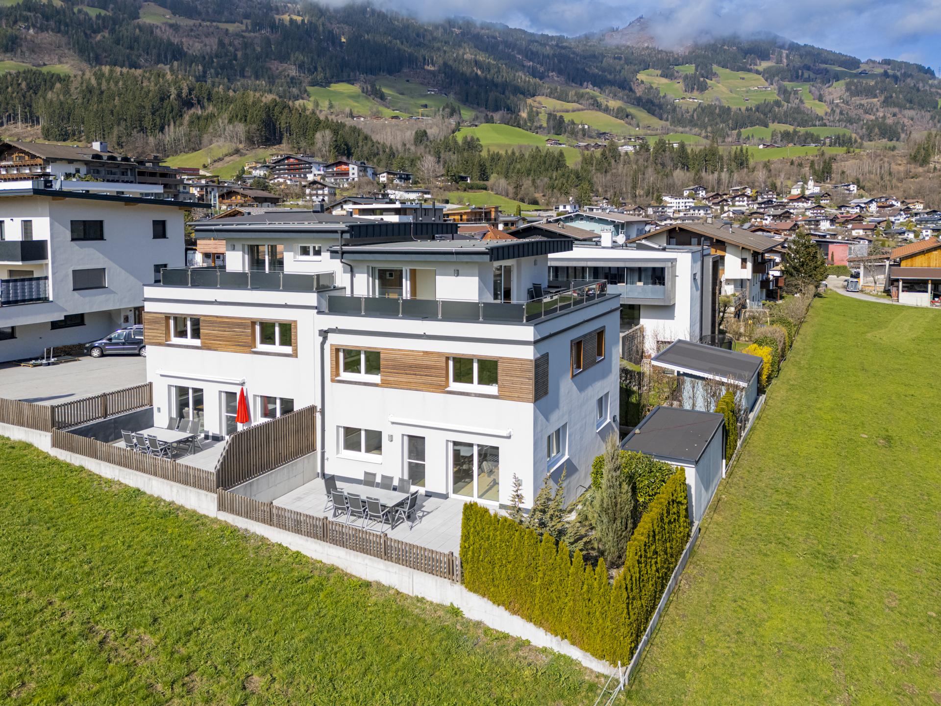 feratel-T&T Ferienresidenzen - Drohnenperspektive H19 und H21 (rechts)