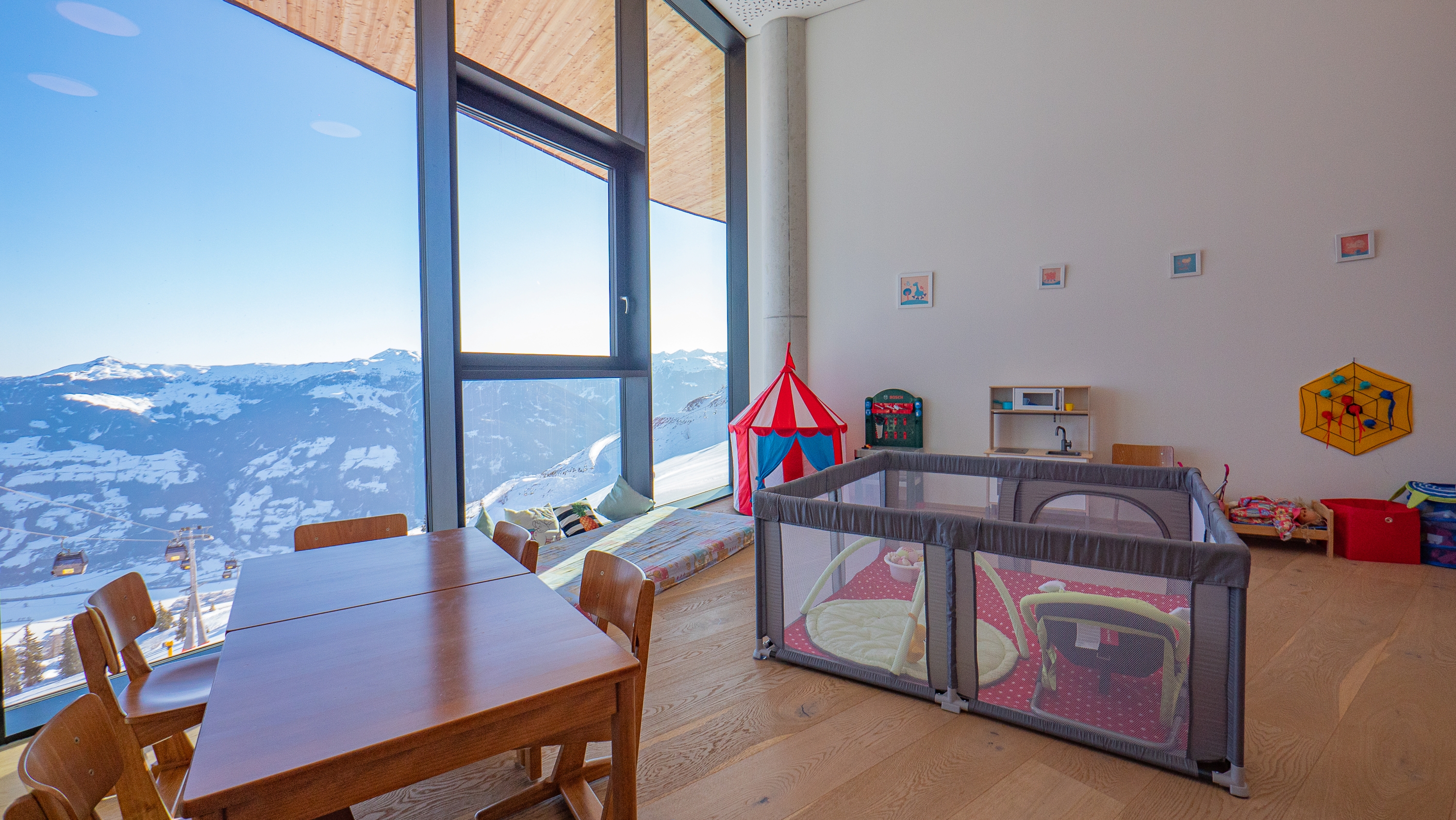 Gästekindergarten Spieljoch Spielraum mit Kleinkinderbereich