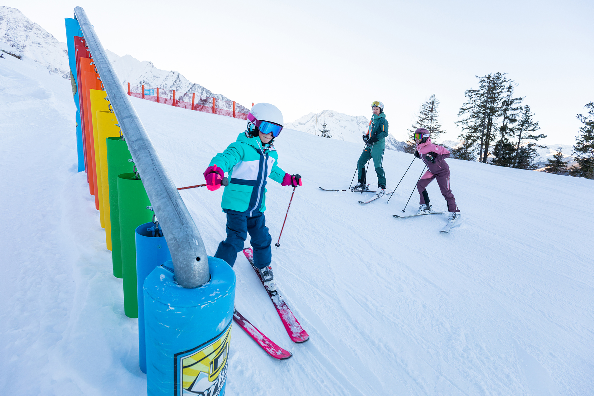 Kind an einem Hinderniss bei der AlbertAdler Tour im Winter am Ahorn in Mayrhofen
