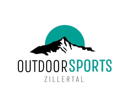 Auf dem Bild ist das Logo von Outdoort Sports Zillertal in schwarz-türkisem Schriftzug zu sehen. Im Hintergrund sind Berge zu sehen.