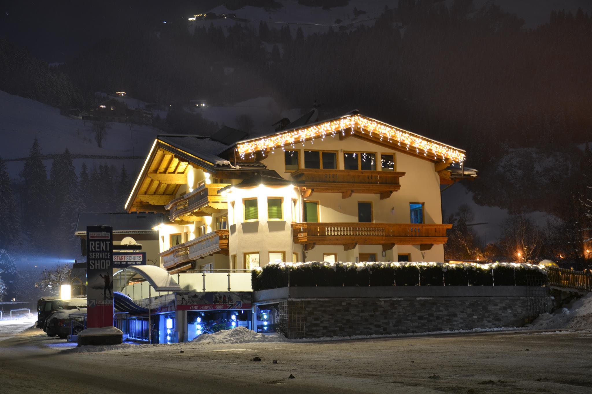 feratel-Appartements Ahornblick - Hausansicht Winter