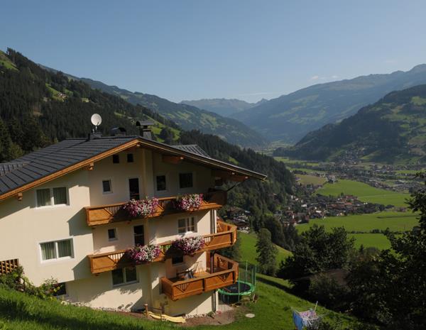 feratel-Ferienwohnungen Wiesberg - Haus mit Panoramablick im Sommer