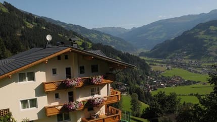 feratel-Ferienwohnungen Wiesberg - Haus mit Panoramablick im Sommer